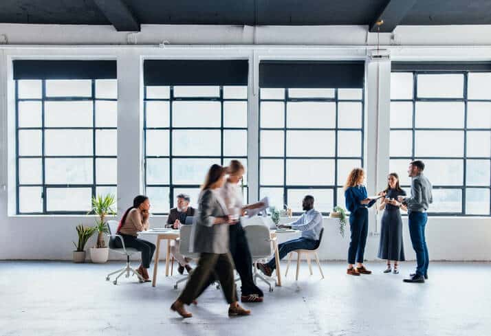 Loi de simplification de la vie économique : information des salariés en cas de vente de l’entreprise