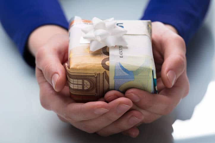 Présents d’usage et dons manuels rapportables à la succession : une distinction parfois ténue